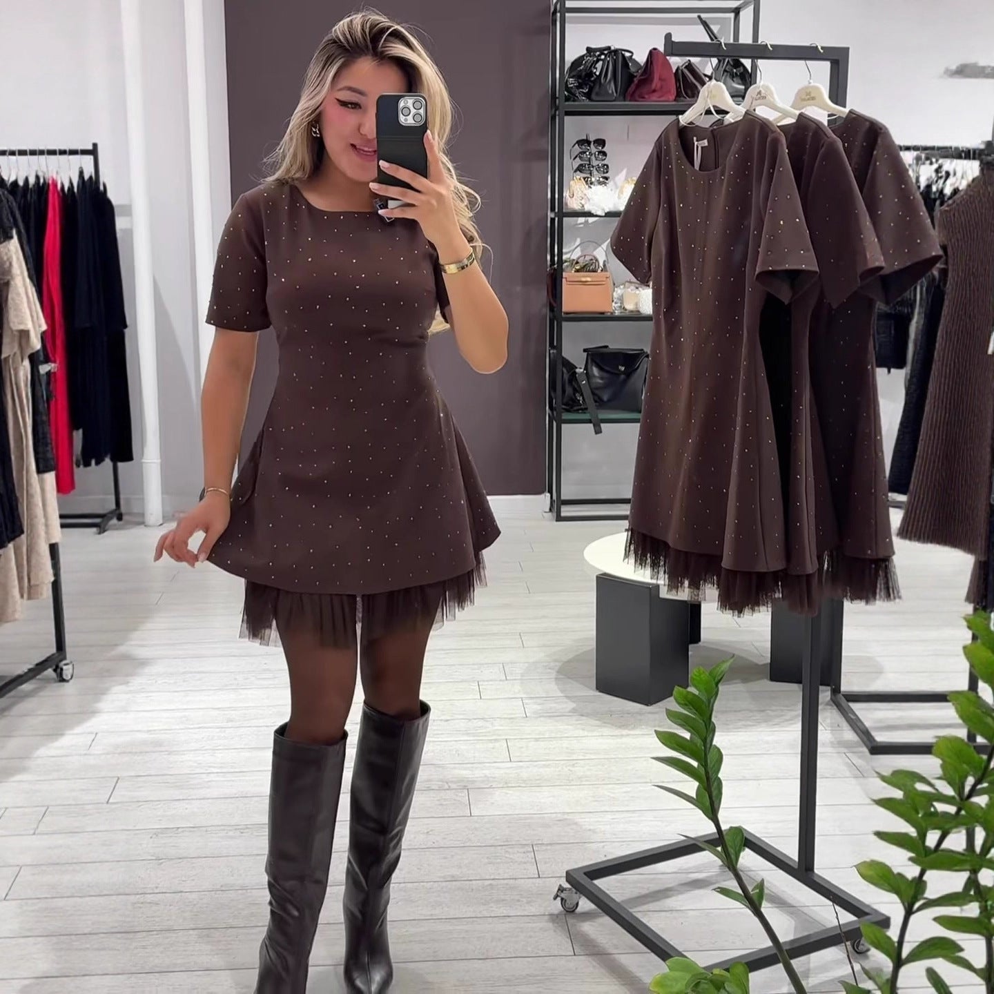 Abito da donna con scollo tondo, maniche corte, strass e pizzo snellente