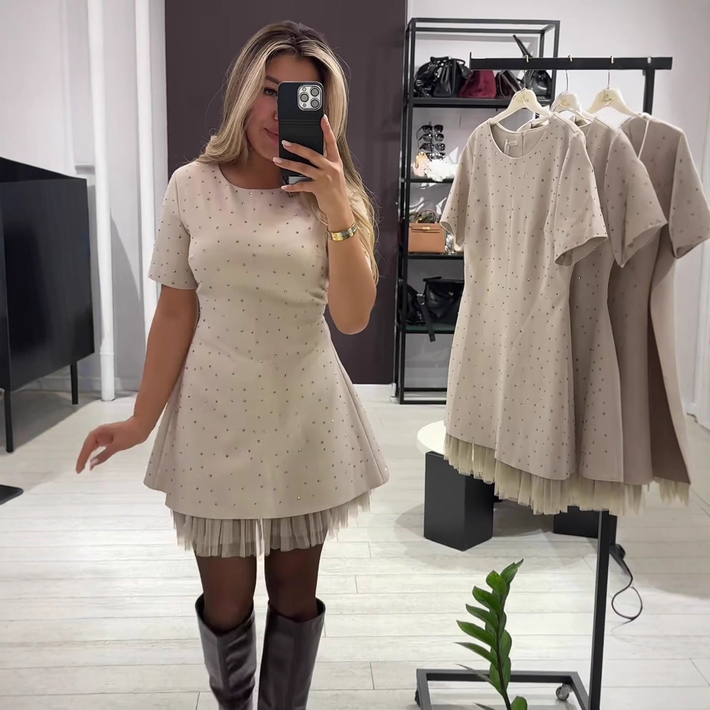 Abito da donna con scollo tondo, maniche corte, strass e pizzo snellente