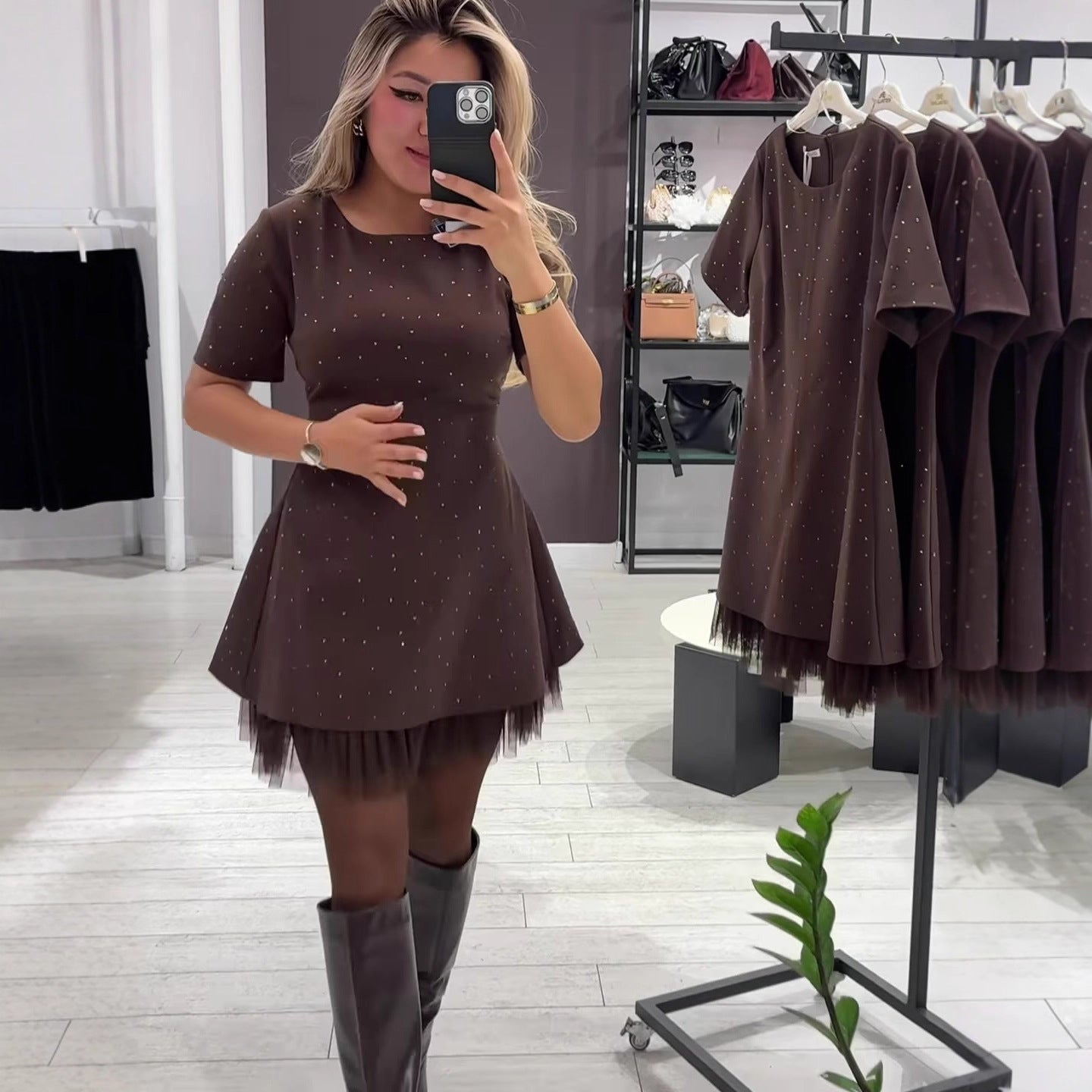 Abito da donna con scollo tondo, maniche corte, strass e pizzo snellente