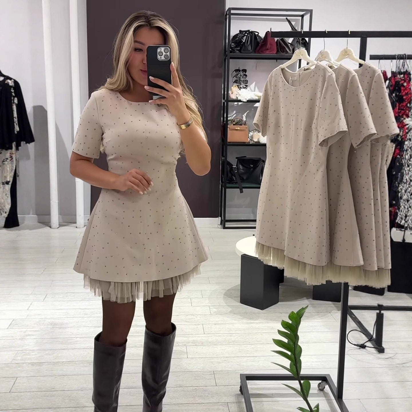 Abito da donna con scollo tondo, maniche corte, strass e pizzo snellente